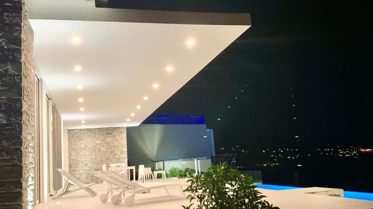Kuro Beach House - Oceanfront Luxury & 25M Pool Achlia 外观 照片